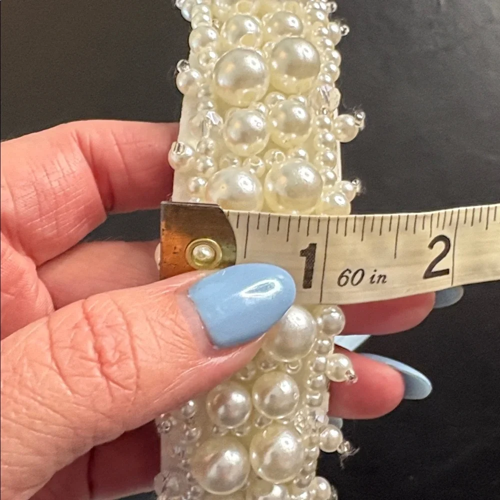 Brianna Cannon Elegant Pearl-Embellished Headband Classic and elegant - Picture 7 of 10